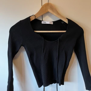 Svart tröja  - Zara tröja storlek S