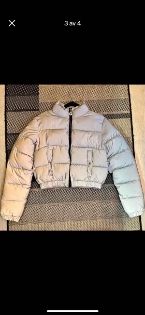 Pufferjacka-FILA - Pufferjacka, storlek XS, aldrig använt, ny utan prislapp.