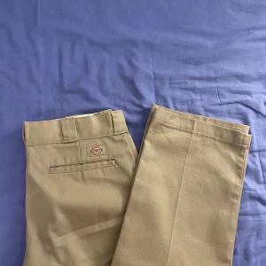 Dickies byxor - Baggy Dickies. byxor mycke bra skick. 