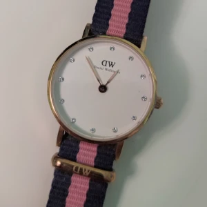 Daniel Wellington klocka  - Säljer denna fina klocka använd fåtal gånger, den är som ny! 