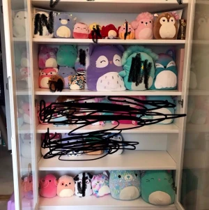 Squishmallow - 20cm kostar 100kr, 30cm 200kr, 40cm 300kr alla har tag kan postas om köpare står för frakt eller så kan man hämta i Töreboda 😊