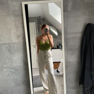 Linnebyxor - Linnebyxor från Gina tricot som tyvärr blivit för stora för mig. Storlek 36. Ganska långa så superfina med ett par klackar om du är lika kort som mig. (165). 👡