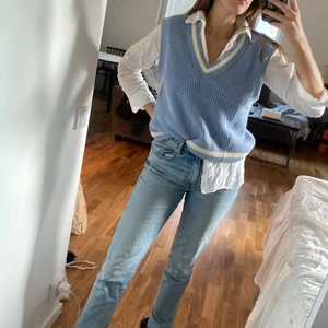 Stickad väst  - Knappt använd! 