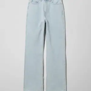 Säljer dessa superfina jeans i modellen Rowe split från weekday då de är för långa för mig som är 160. Använda max 5 gånger. (Inte mina bilder)