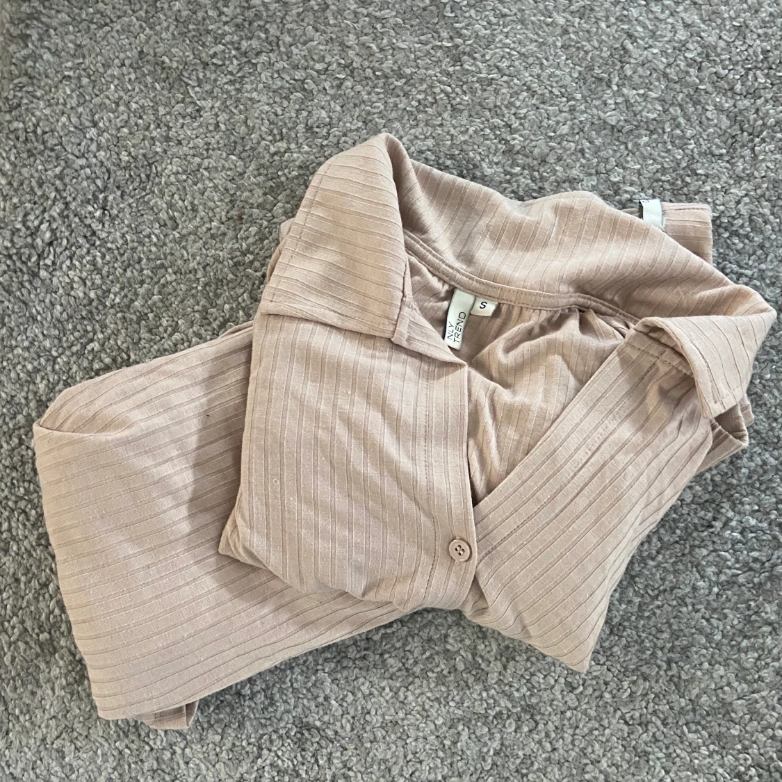 Ljusrosa/smutsrosa sett från nelly - 90