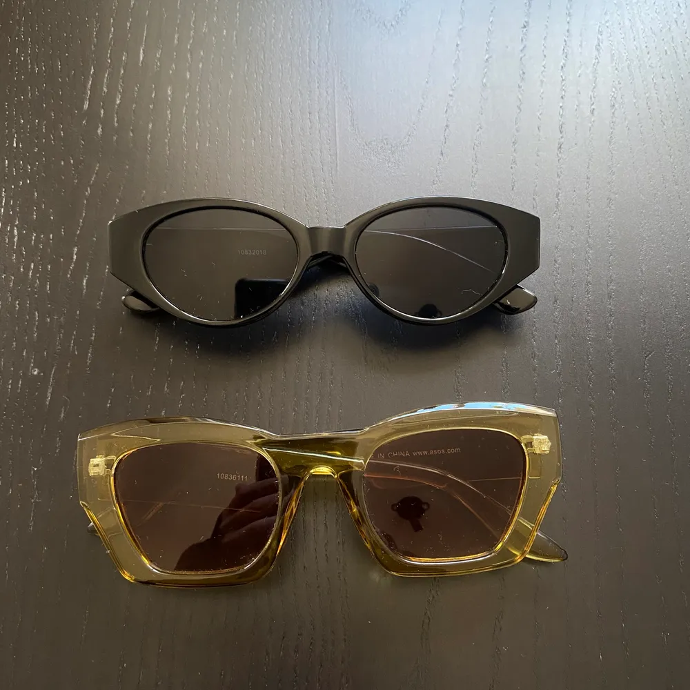 Säljer två solglasögon, båda från asos. Använda ett fåtal gånger och i toppenskick! 80kr/st eller 100kr för båda!. Accessoarer.
