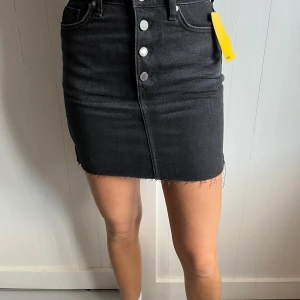 Kjol - Kjol från H&M. I strl 36. HELT OANVÄND! 