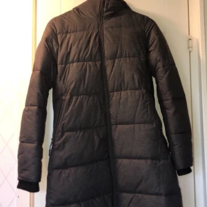 Dunkappa  - En super skön och fluffig fin kappa, anvönd 3 gånger inte mer. Helt i ny skick💗 ny pris 599:-