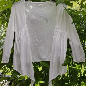 Rabalder snygg kofta topp i lin Nyskick Stl XS  - Härlig kofta i superfint skick !  Rabalder Stl XS  I stickad lin 