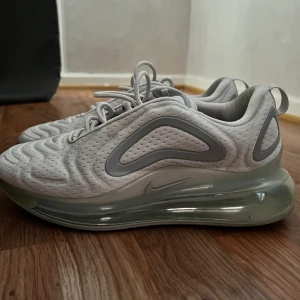 Nike air max 720 - i jättebra skick som nya.  