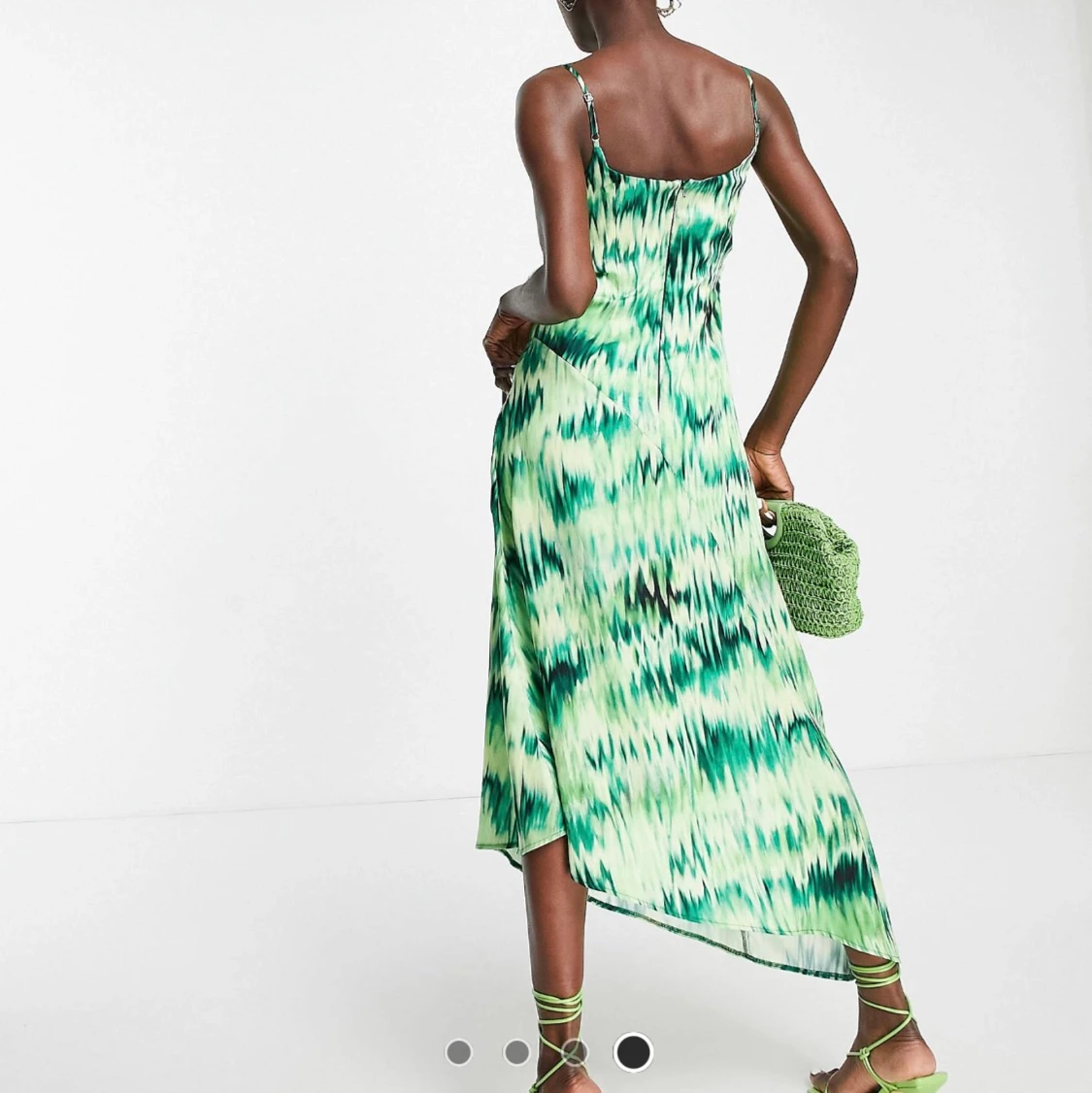 Oanvänd grön satinklänning strl 38 - 91