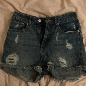 Denim shorts från Bikbok!  - Bekväma, fina denim shorts från Bikbok! 