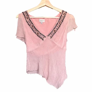 Topp - ROSA TOPS FRÅN KAREN MILLEN       SKICK: Tröjan är i bra skick och har inga defekter.                                        