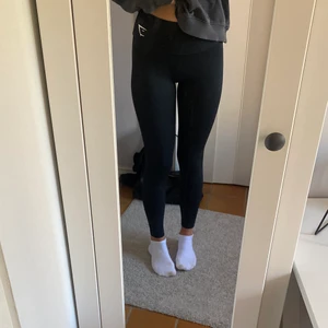 Träningstights gymshark - Säljer mina superfina gymshark tights! Använda fåtal gånger men fortfarande i nyskick! 