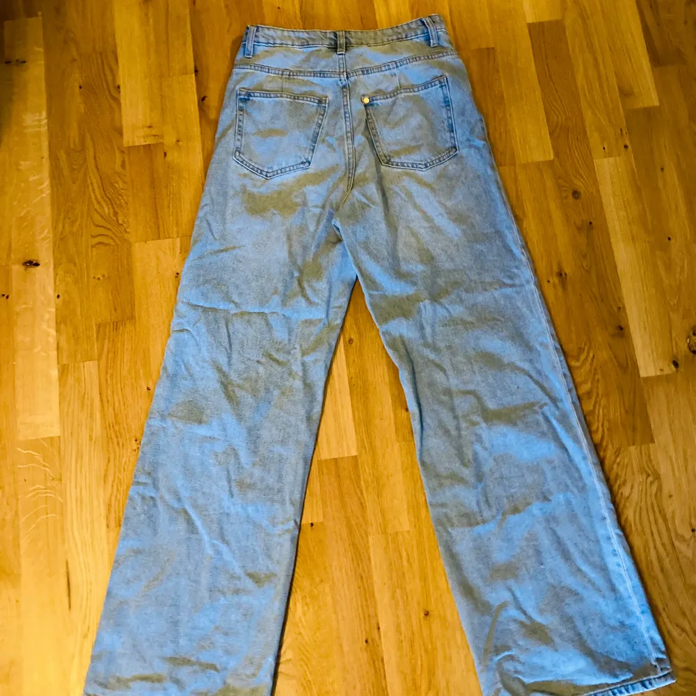 Vida jeans från H&M. Storlek 36. Jeans & Byxor.