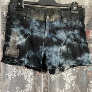 Shorts från trip nyc - Snygga shorts från trip nyc i fint skick. Katt i hemmet. 