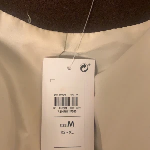 Lindex kappa - Säljer denna kappan helt ny då jag köpte fel storlek, om fler är intresserade gäller bud