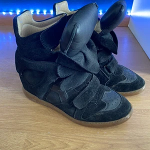 Isabel Marant - Bra skick fortfarande, ser smutsiga ut på kameran pga ljuset!!! Strl 40