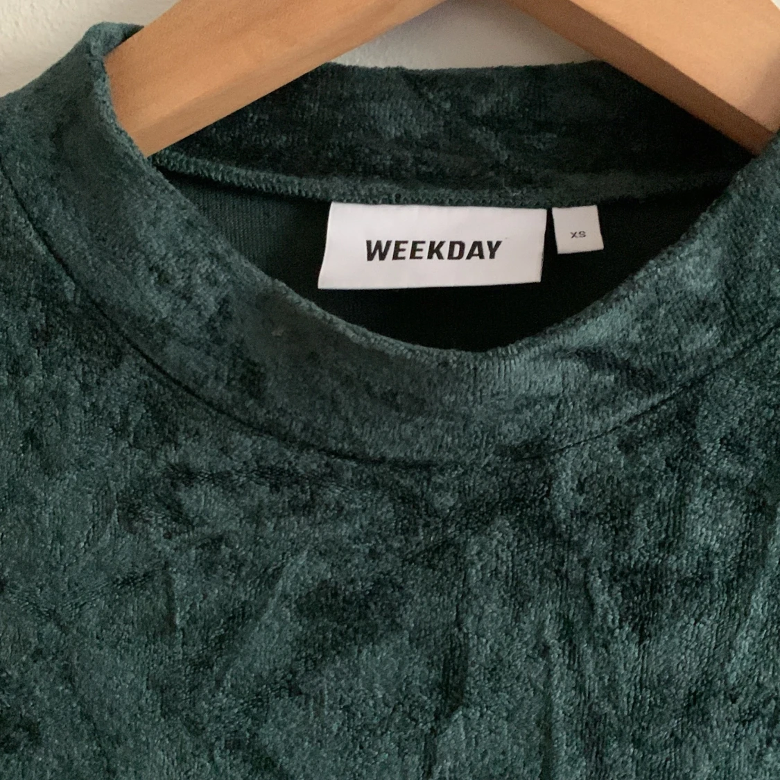 Weekday Sammet tröja. Skogsgrön  - 90