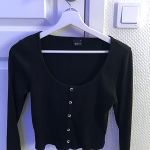 Tröja  - Använder aldrig längre🖤