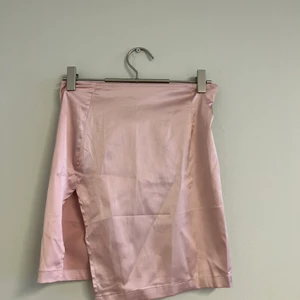 Kjol - Säljer denna underbara kjol för 50kr!💗