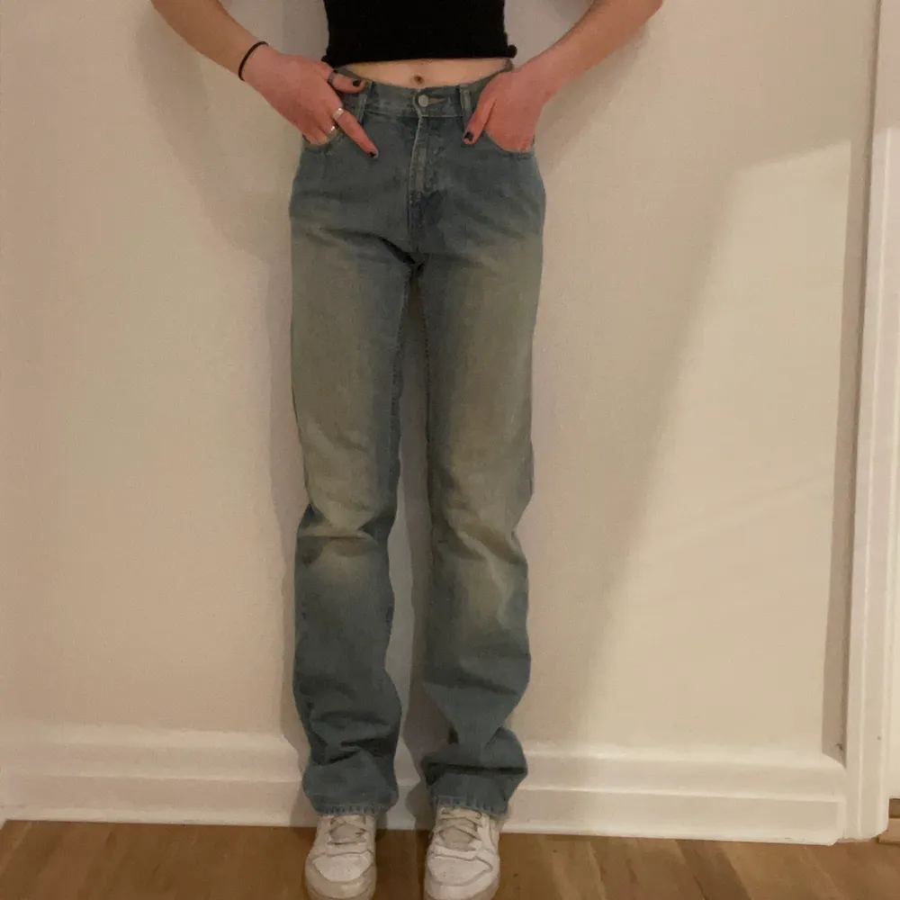 Jeans som jag har sytt in, så det är svårt att veta exakt storlek, men passar på mig som är 180 ish och har XS/S i vanliga fall :). Jeans & Byxor.