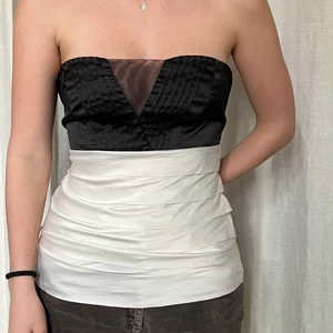 jane norman topp - storlek: M-L. märke: jane norman. endast provad. möts upp i stockholm eller fraktar. plagget finns kvar 🖤