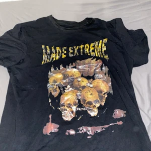 Black sweater with print  - Never worn it, don’t even know why i bought it (dirty camera)