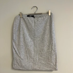 Kjol - Denna fina kjol från bikbok i storlek m, men passar mig som är en xs-s🤍