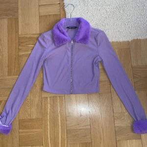 Shein kofta  - Kofta i fint skick med ”fuskpälsdetaljer”. 100kr inklusive frakt!✨