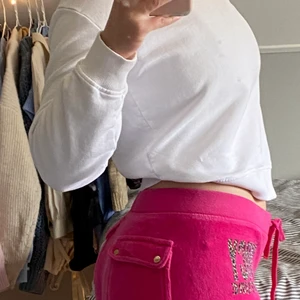 KLÄDPAKET, mysbyxor - hejsan! jag säljer detta paket med mysbyxor från ralph lauren, juicy couture, abercrombie & fitch och hollister då de tyvärr inte kommer till användning så ofta längre💕de ljusgråa abercrombie & fitch byxorna är i stl barn XL (motsvarar ca XXS-XS på vuxen) och juicy byxorna är i stl S, annars är allt XS. i min profil finns en till annons där jag lagt in bilder på hur resten av byxorna sitter, då allt inte fick plats i denna. men buda på paketet här! kan skickas, men då betalar köparen för frakt. pris kan diskuteras vid snabb affär💕✨lycka till!