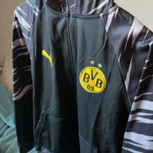 Borussia Dortmund Dress Tracksuit - Storlek M. Skriv om ni har några frågor fraktar i hela Sverige 
