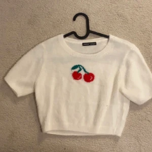 Crop top - Söt stickad croptop från yesstyle 🥰 Storleken M och aldrig använt den🍒