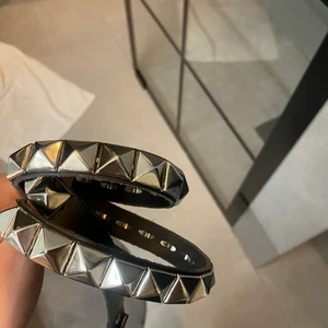 Nit bälte - Coolt skärp som inte kommer till användning , köpare står för frakt , skriv för bilder på 