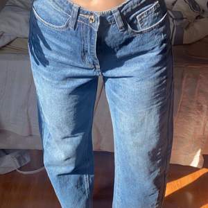 Helt vanliga jeans från shein. Använda max 3 gånger. Nypris: 209kr. Dm om intresse, frågor eller fler bilder ❤️