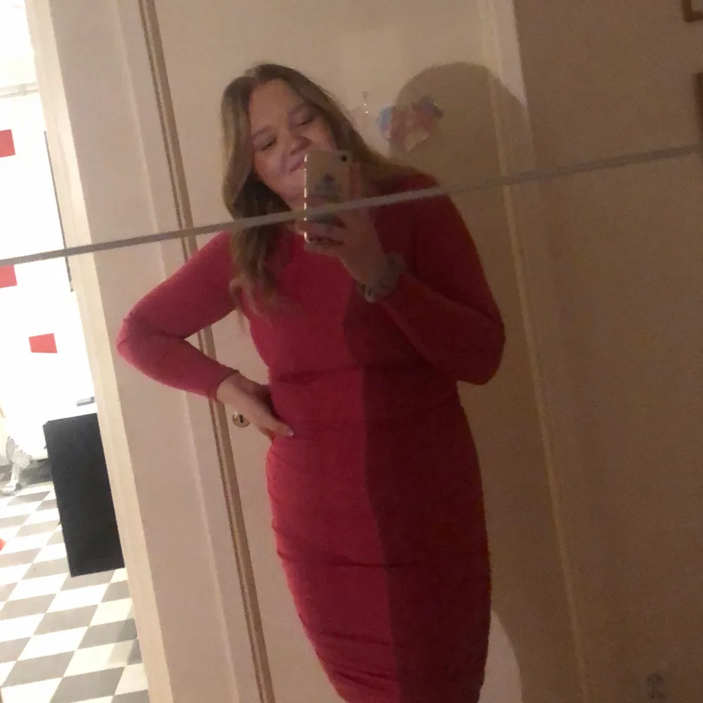 ”Dinner Or Party Dress, fuchsia, L” Endast använd en gång 😁. Klänningar.