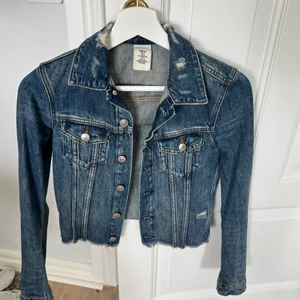 Jeansjacka  - Fin jeans jacka från H&M, fint skick