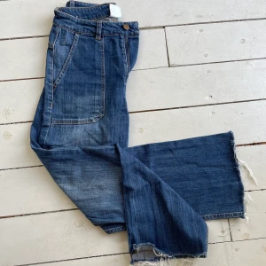 Blåa jeans  - Säljer mina föredetta favorit jeans som är i bra skick! 