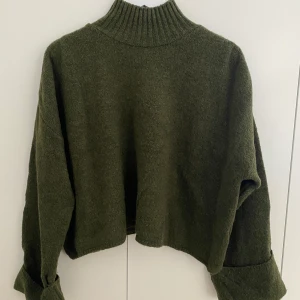 Stickad tröja - Stickad tröja från Gina Tricot. Storlek XS. 