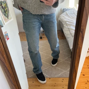 Zara Midrise  - Säljer de slutsålda, populära Zara Mid Rise strlk 38!!! Super bra skick då de endast är använda 1 gång. 310kr inkl frakt!! Kontakta mig vid intresse!! 