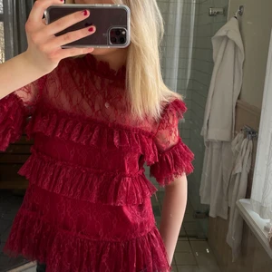 By malina topp - Intressekoll på denna super fina populära topp från By Malina! Storlek S, köpt på Arkivet. Nypris ca 1600kr 