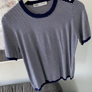 T-shirt💕 - Super fin tröja från zara som tyvärr aldrig kommit till andvändning💕