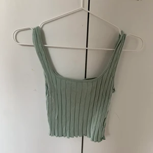 Linne - Turkost ribbat linne från shein, säljer pga aldrig använt. 