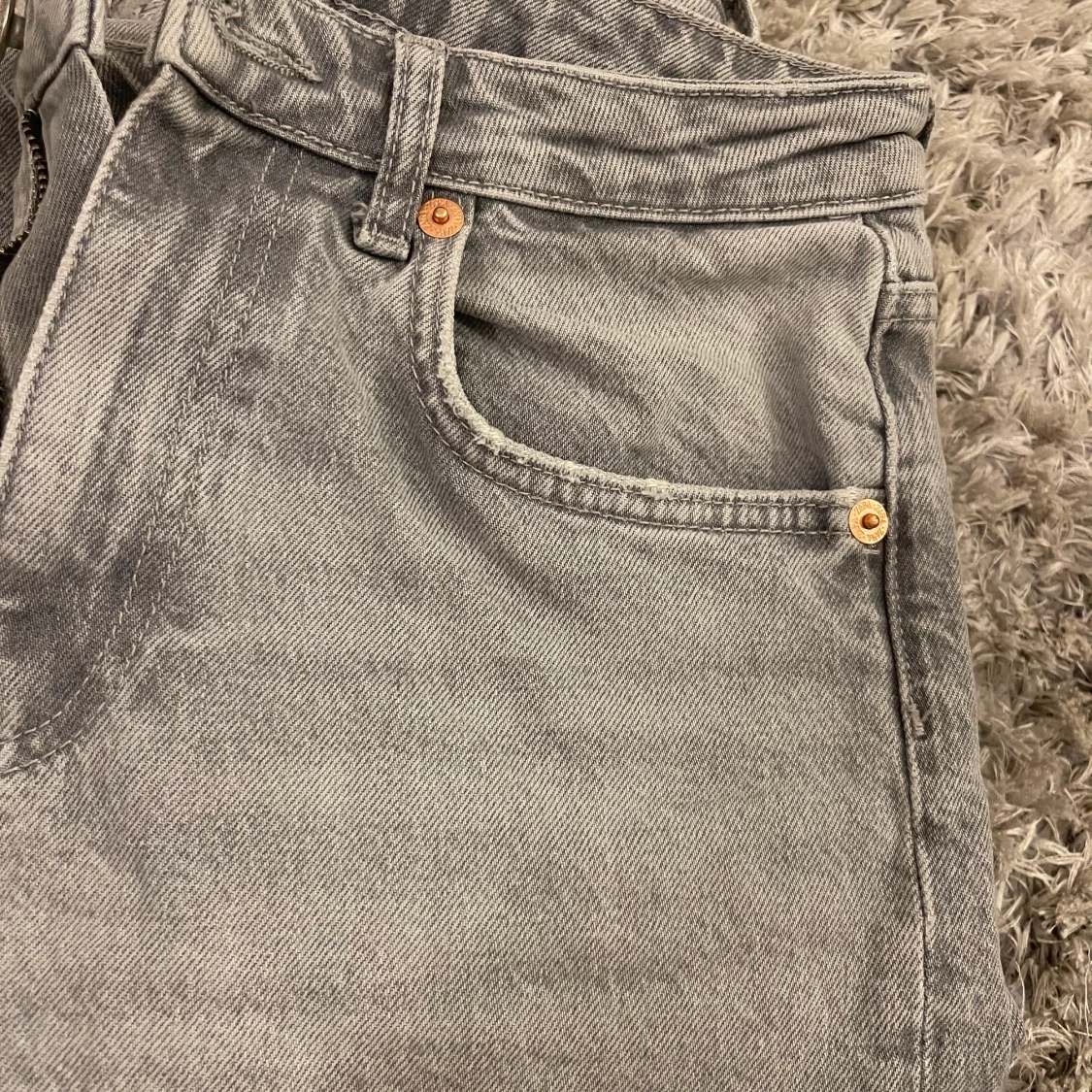Zara jeans med hål