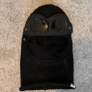 Cp company balaklava - CP company balaklava helt ny, skitsnygg sedd på jpeg mafia perfekt till vintern Frakt 59kr Meetup uppsala, stockholm Skriv för frågor
