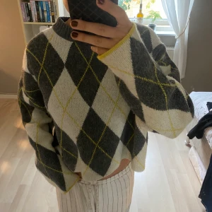 Stickad tröja - Jättefin stickad tröja från H&M perfekt till hösten! ❤️