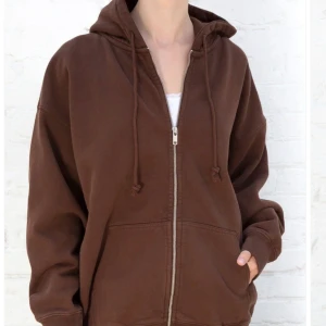 Brandy Melville kofta - Säljer denna mysiga kofta ifrån brandy Melville, använd få gånger😊