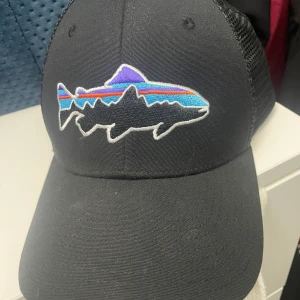 Märkes kepsar - Under armour och black clover och patagonia alla 3 för 250kr