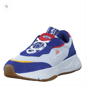 Ellesse sneakers - Dessa otroligt fina sneakers ifrån ellesse är sparsamt använda och väldigt fina i skicket. Nypris var 1300kr, mitt pris 400💕Tveka inte att höra av er vid frågor!