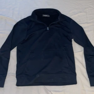 Half zip - Dressman - ⚡️Säljer halfzip (Dressman). Nypris 400. Knappt använd. Priset prutbart. Köparen står för frakt (49kr) ⚡️